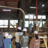 米沢市の小学生が社会科見学に