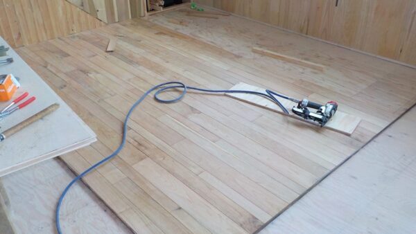 山形県広葉樹ショールーム（床施工編）