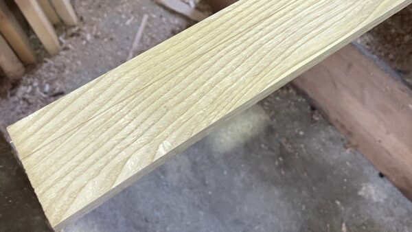 広葉樹無垢の巾木もおすすめ！(栗)