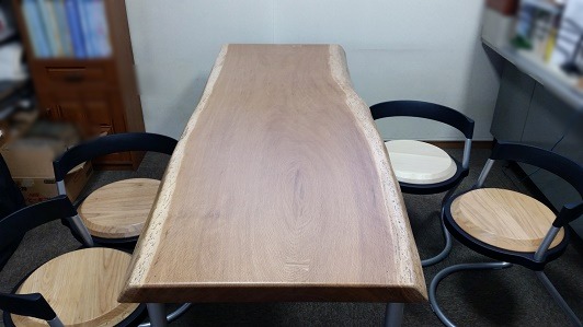広葉樹テーブルとイスセット