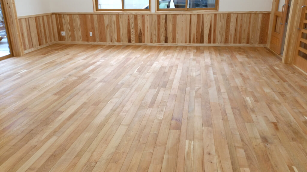 フローリング　山サクラ　鬼胡桃｜国産無垢材｜アイタ工業