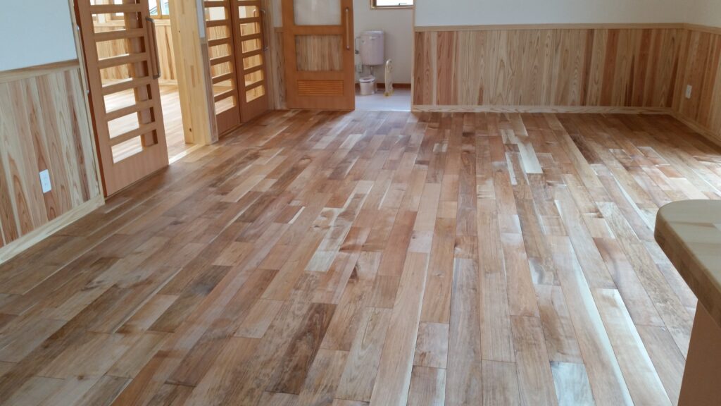 フローリング　山サクラ　鬼胡桃｜国産無垢材｜アイタ工業