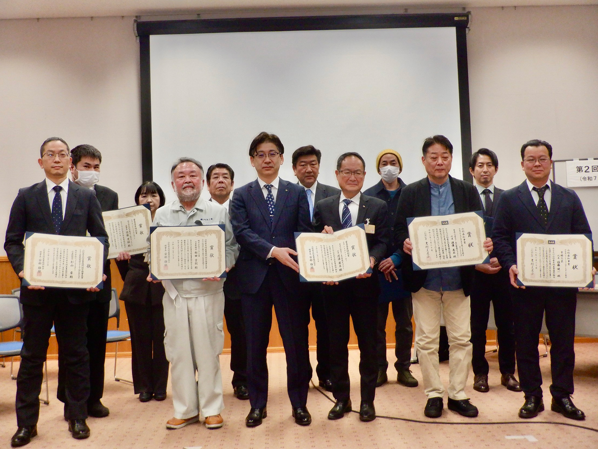 令和七年度 木のある暮らし紅葉樹製品プロダクトコンペ受賞式